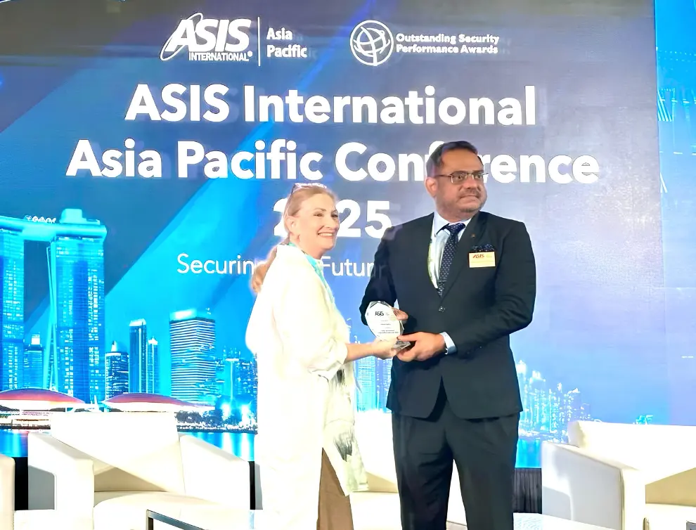 Managing Director receiving recognition from ASIS International at the Asia-Pacific Conference 2025